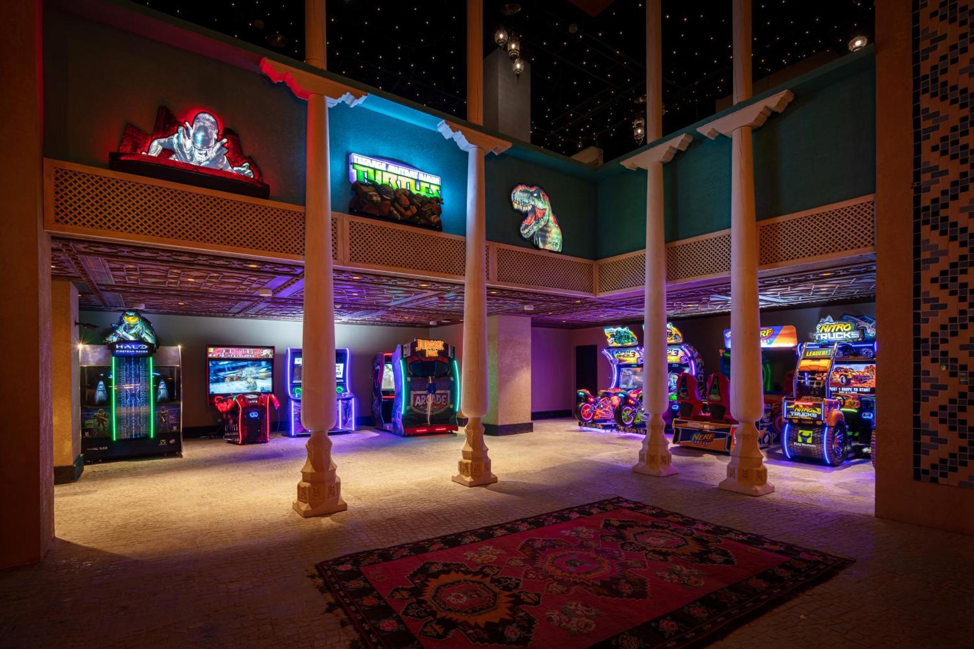 Karavansaray Turkistan Harbour Hotel -Flying Theatre Access Exteriér fotografie The arcade at the MGM Grand Hotel