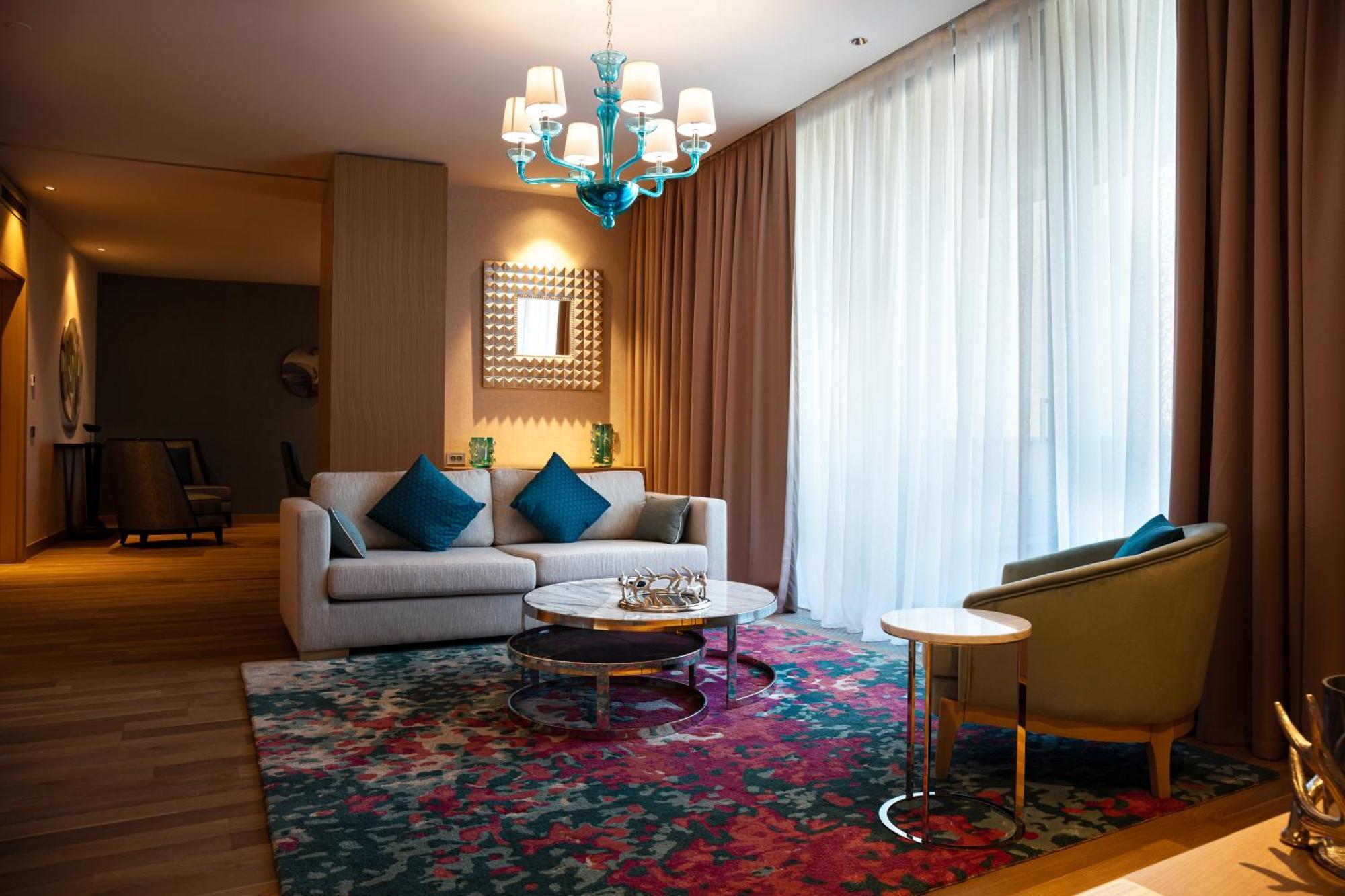 Karavansaray Turkistan Harbour Hotel -Flying Theatre Access Exteriér fotografie A suite at the hotel