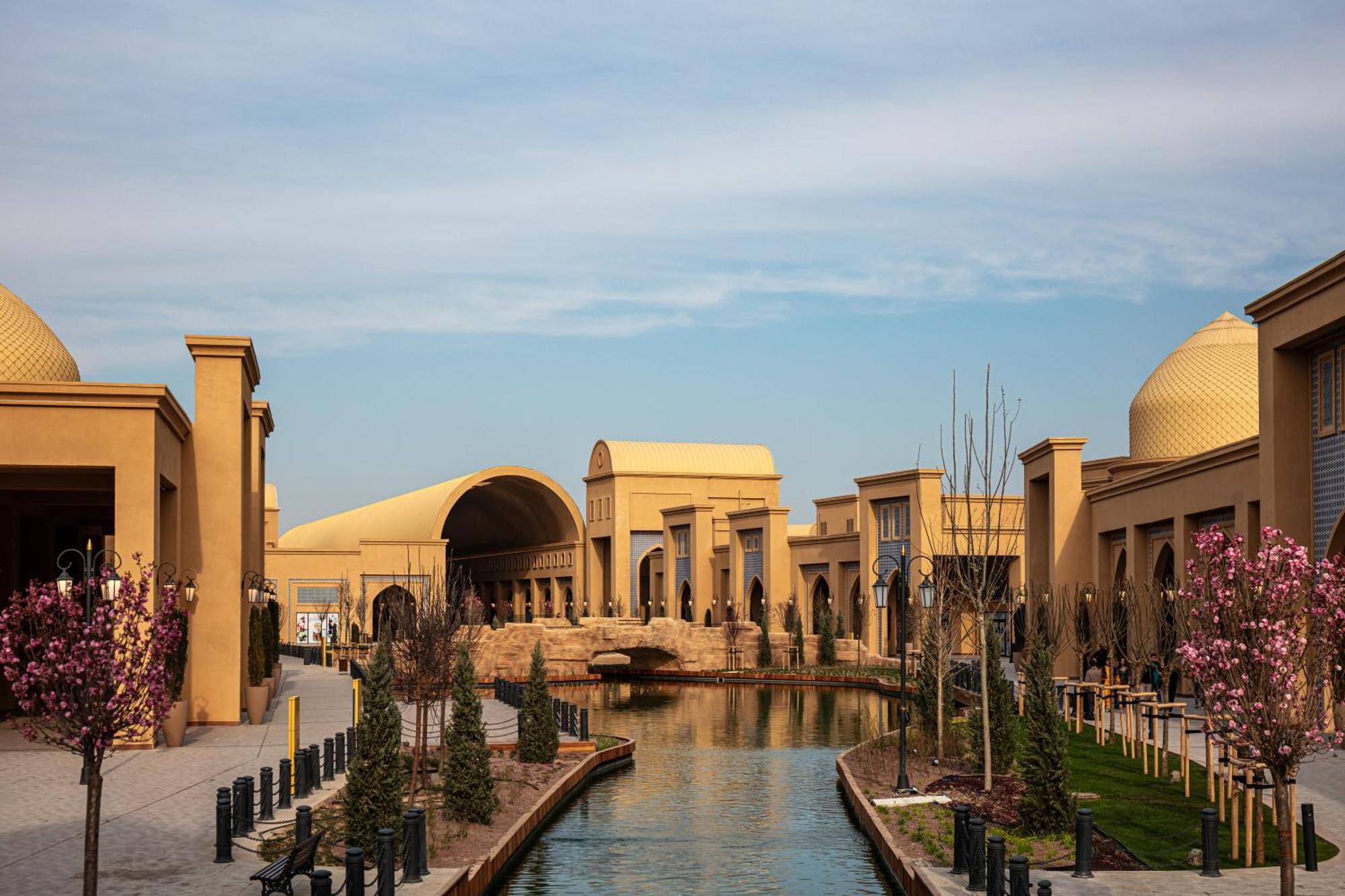 Karavansaray Turkistan Harbour Hotel -Flying Theatre Access Exteriér fotografie The Village at Grand Prairie