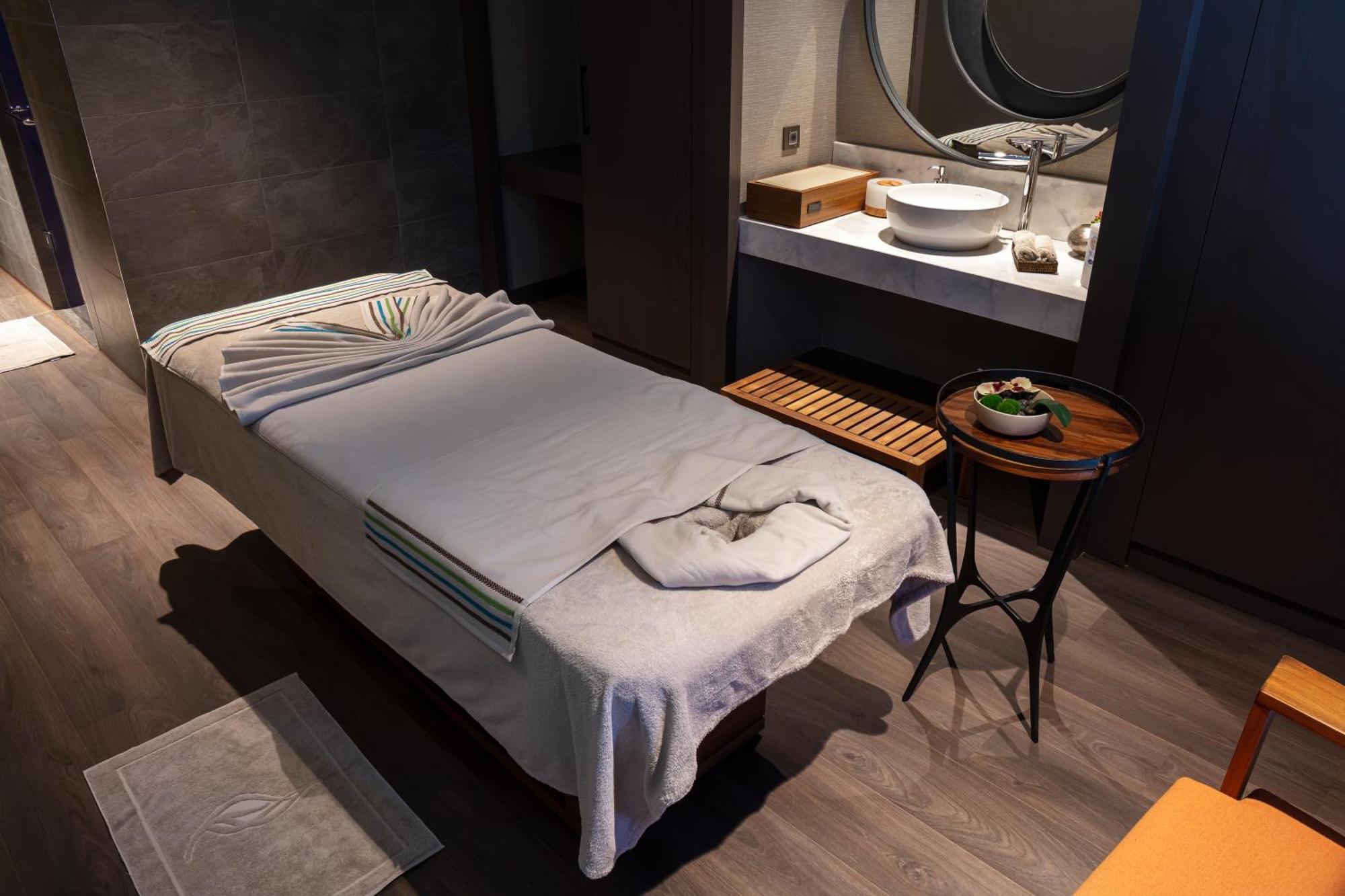 Karavansaray Turkistan Harbour Hotel -Flying Theatre Access Exteriér fotografie Massage bed