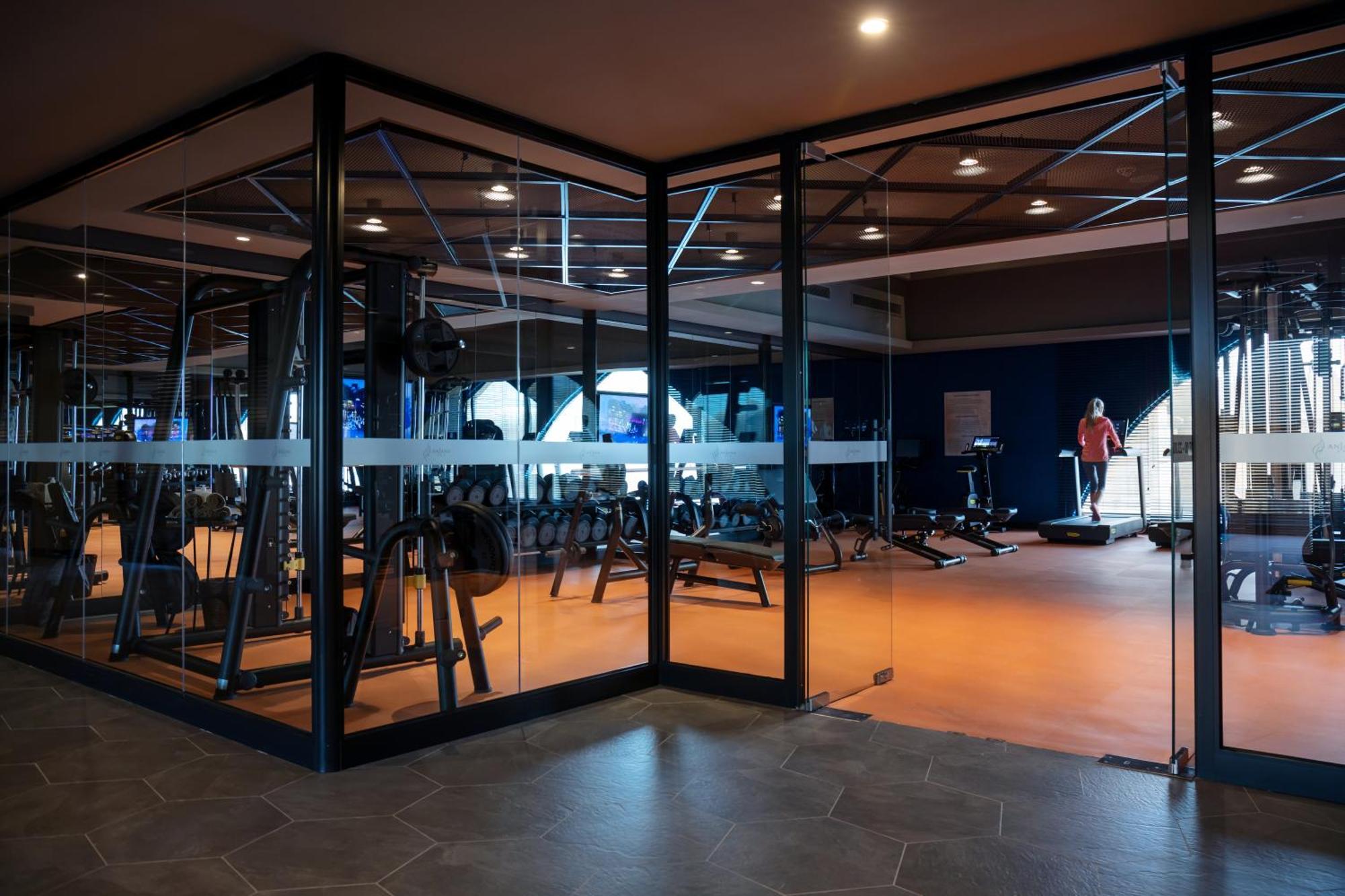 Karavansaray Turkistan Harbour Hotel -Flying Theatre Access Exteriér fotografie The gym at the hotel