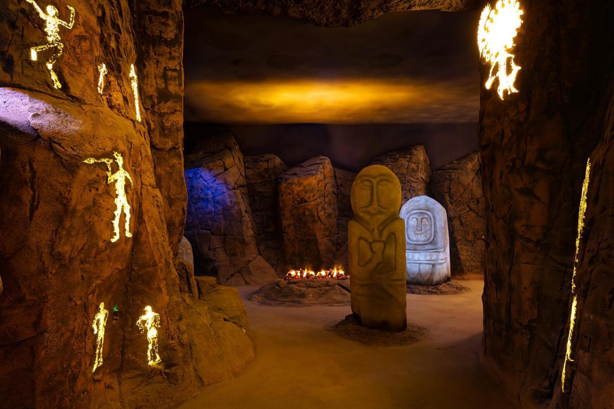Karavansaray Turkistan Harbour Hotel -Flying Theatre Access Exteriér fotografie The "Cave of the 1000 Buddhas"