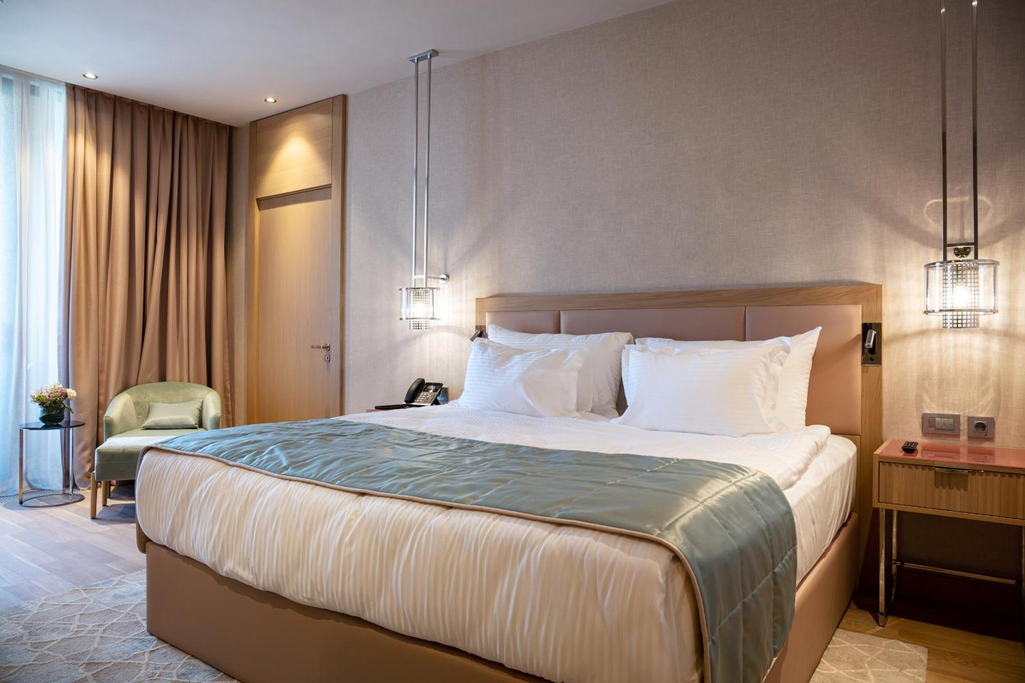 Karavansaray Turkistan Harbour Hotel -Flying Theatre Access Exteriér fotografie A bedroom at the hotel